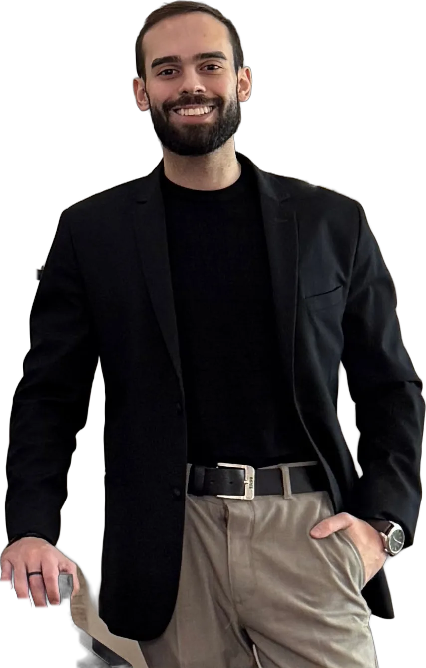Dr. Pedro Braga, de blazer preto, sorrindo